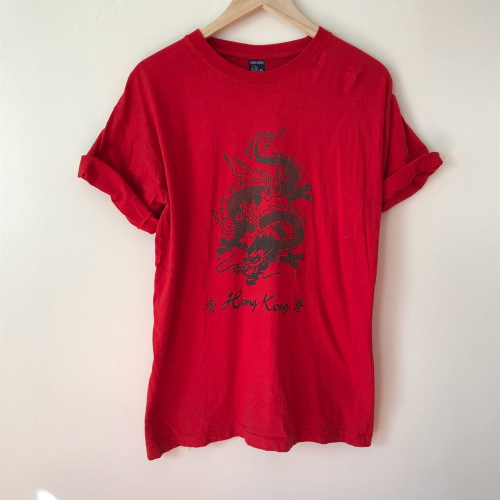 vintage | bright red hong kong dragon graphic tee